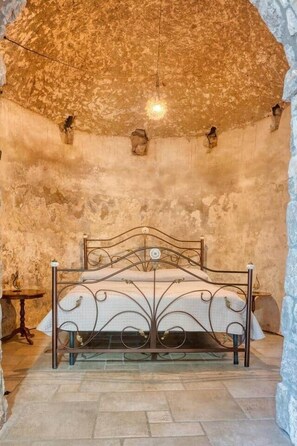 4 bedrooms, in-room safe, iron/ironing board, travel cot