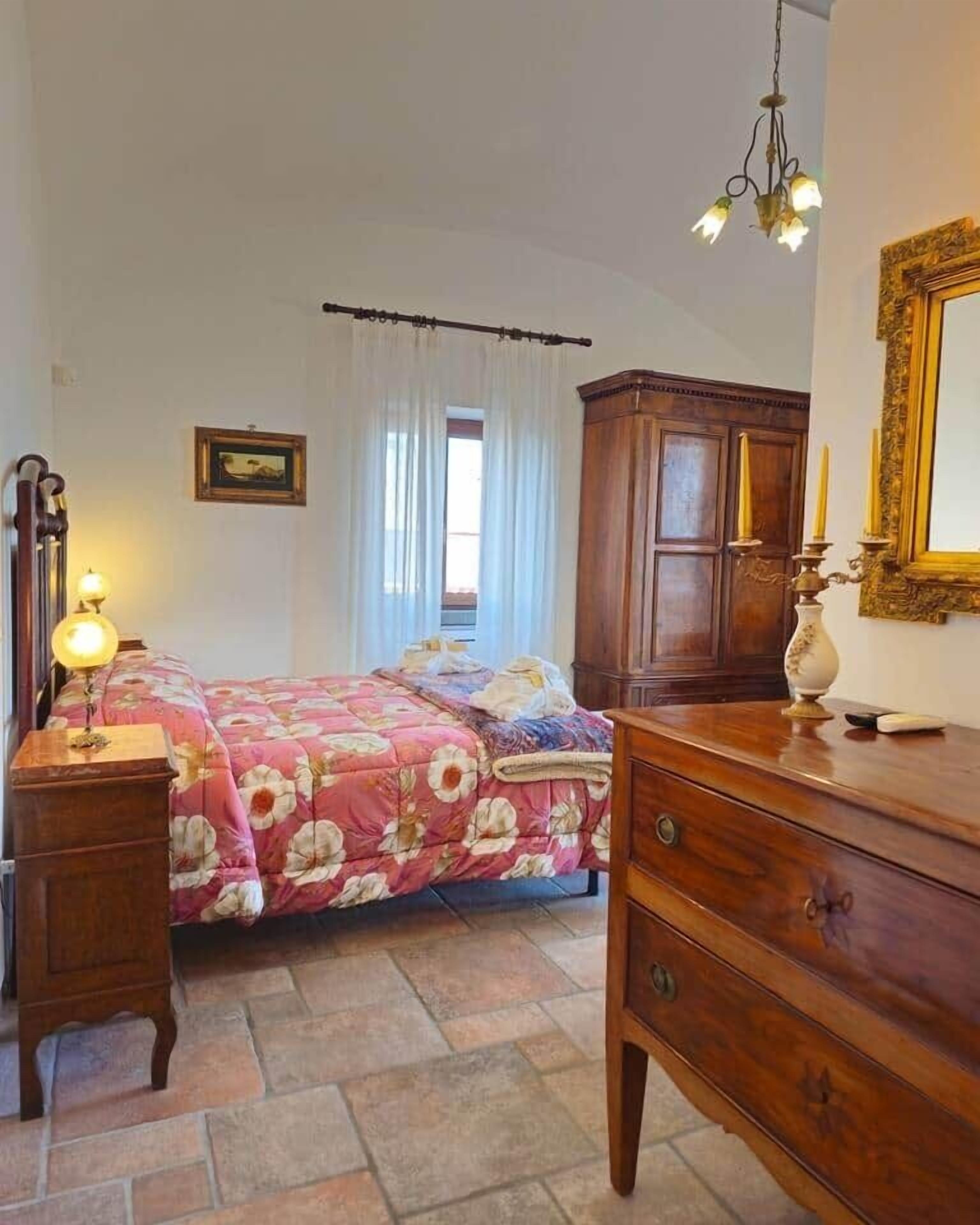 4 bedrooms, in-room safe, iron/ironing board, travel crib