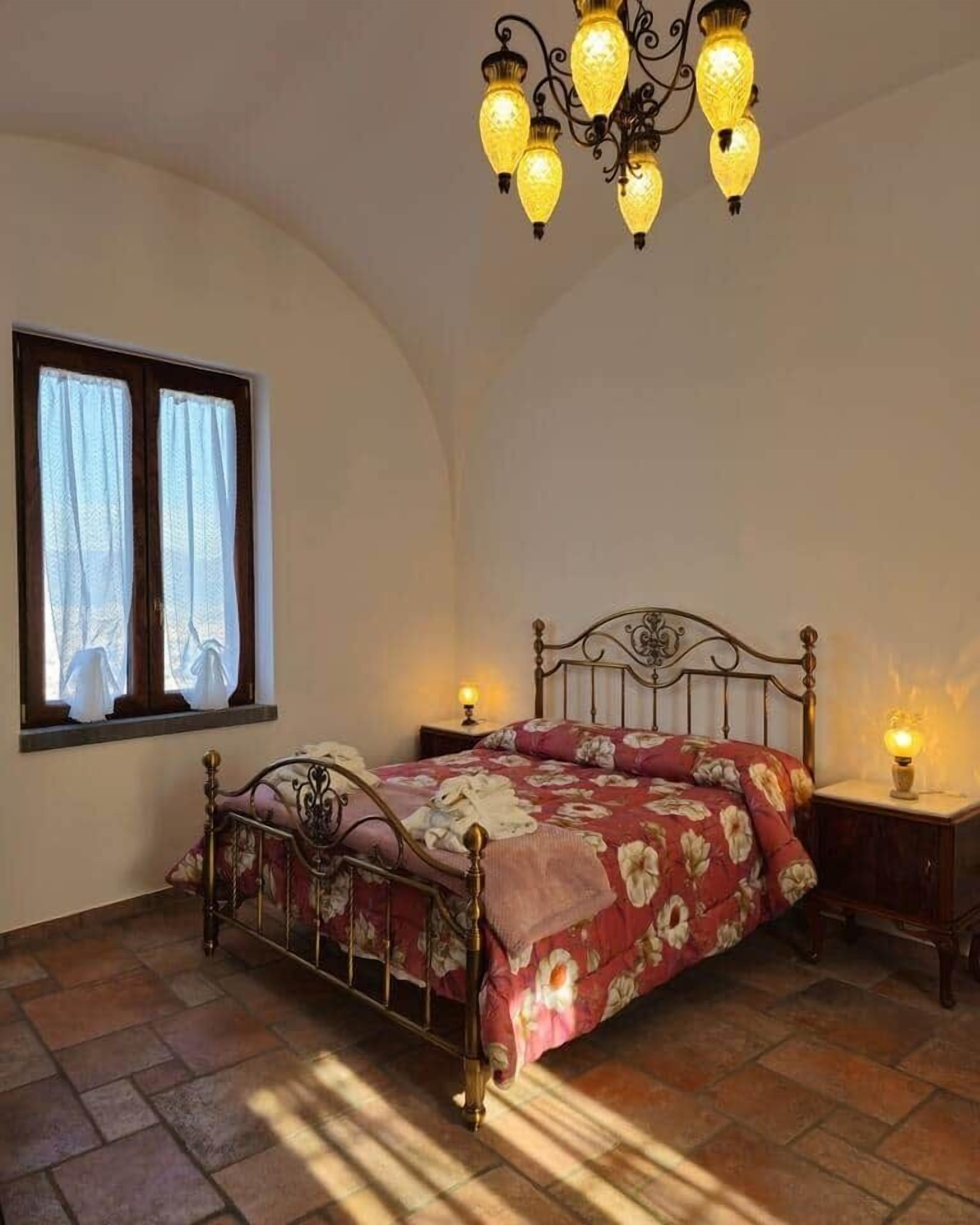 4 camere, ferro/asse da stiro, Wi-Fi gratuito, lenzuola