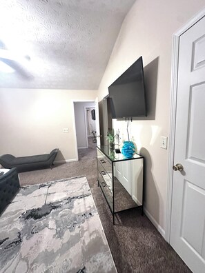 Interior - Peaceful Oasis in Stonecrest With A/C (Stonecrest)