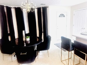 Interior - Peaceful Oasis in Stonecrest With A/C (Stonecrest)