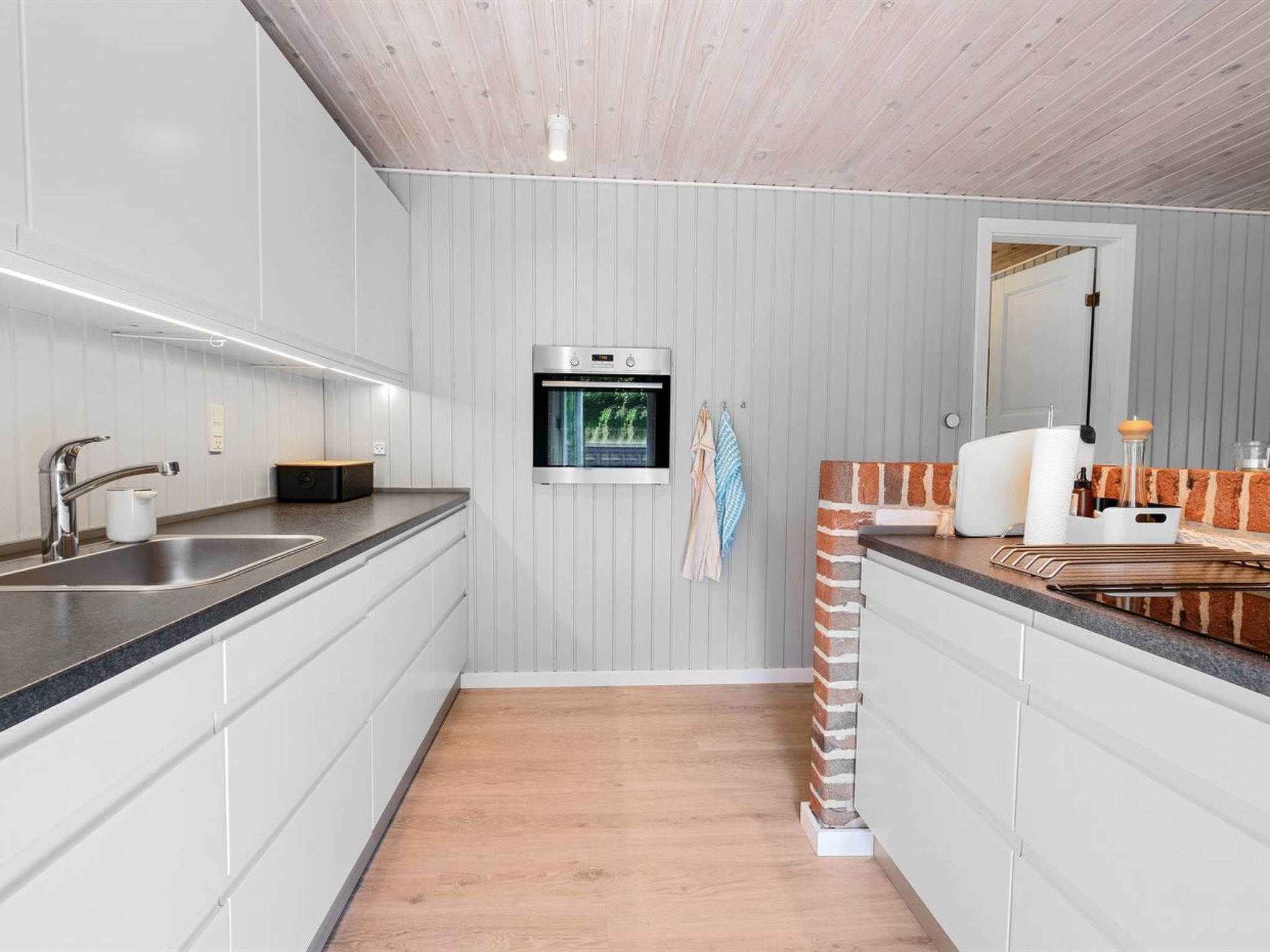 Fridge, cookware/dishes/utensils