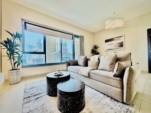 Living area - Venduras Sleek 1BR Near Burj Khalifa (Dubai)