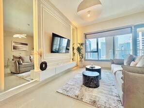 Living area - Venduras Sleek 1BR Near Burj Khalifa (Dubai)