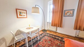 Departamento básico | Tabla de planchar con plancha y wifi gratis 