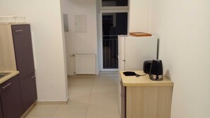 Basic Apartment | Private kitchen | Fridge, microwave, oven, stovetop