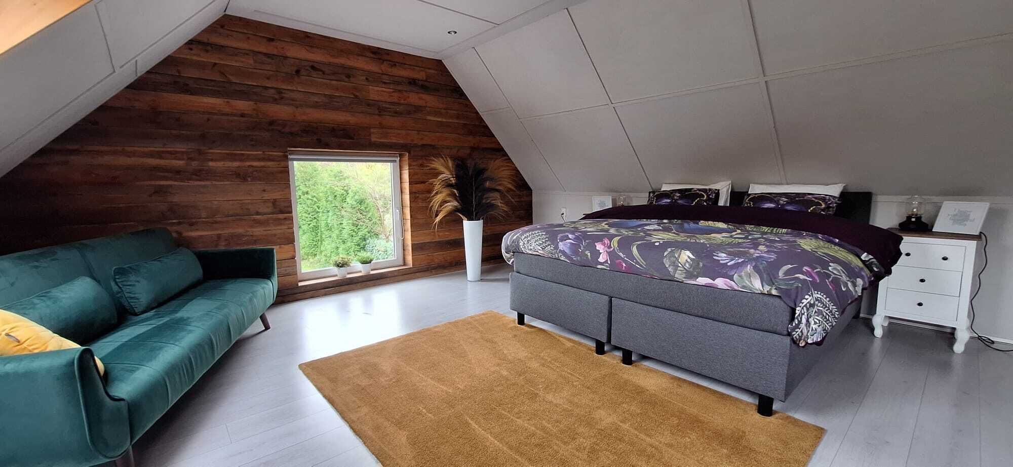 2 bedrooms, iron/ironing board, internet, bed sheets