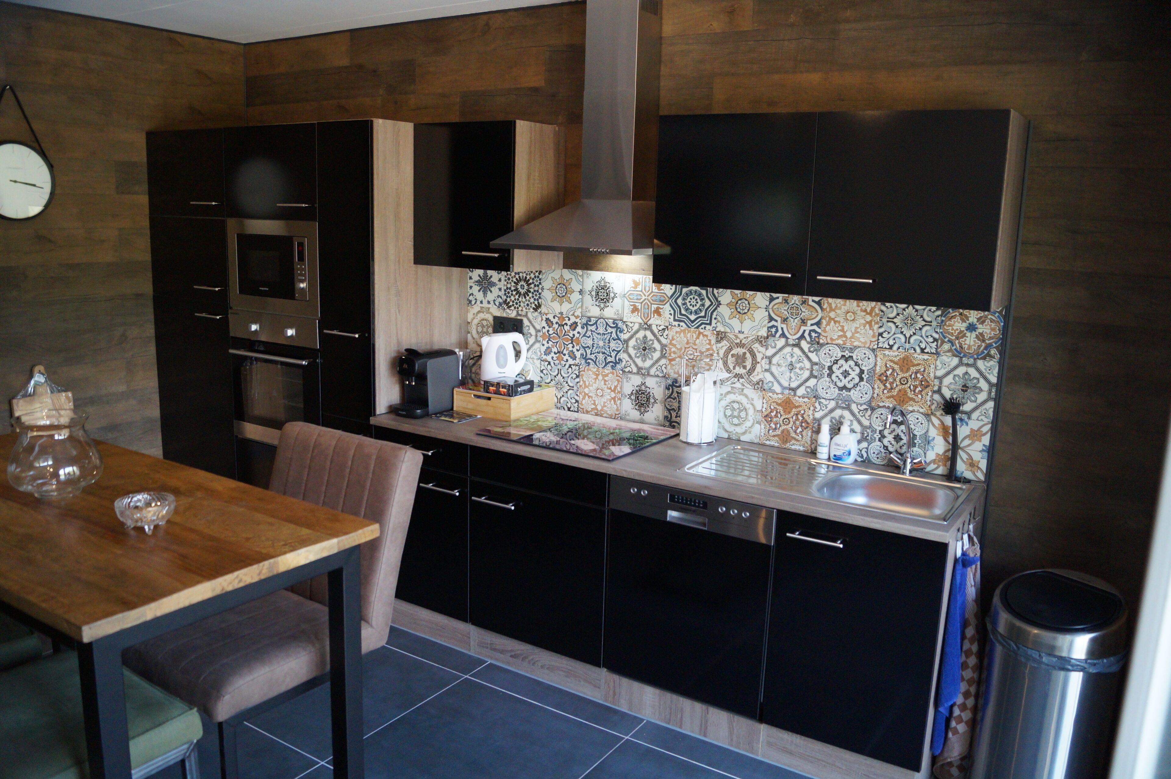 Microondas, horno, placa de cocina, lavavajillas