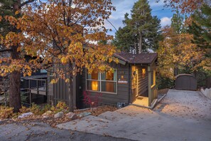Exterior - Bear Necessities ,4BR Cabin, Fireplace Near Slopes (Big Bear Lake)