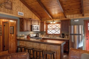 Fridge, microwave, oven, stovetop - Bear Necessities ,4BR Cabin, Fireplace Near Slopes (Big Bear Lake)