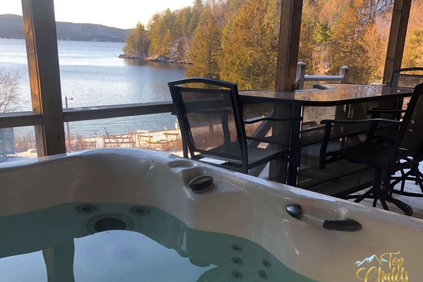 Spa sur la terrasse disponible toute l'année