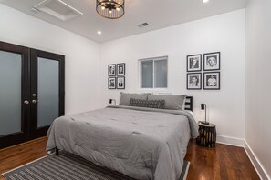 3 habitaciones, escritorio, tabla de planchar con plancha y wifi 