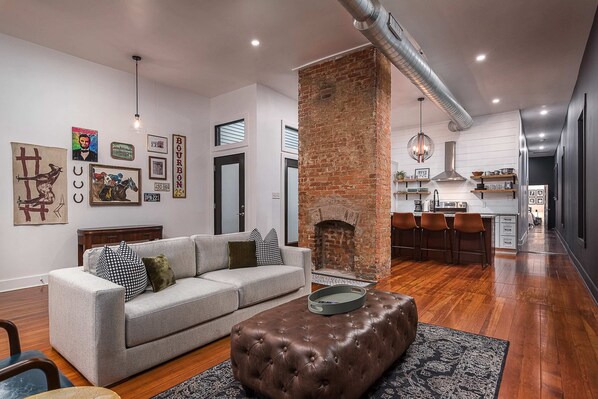 Televisión y oficina 