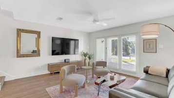 TV, stereoanlegg og kontorer