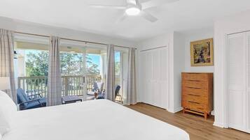 2 bedrooms, desk, iron/ironing board, WiFi