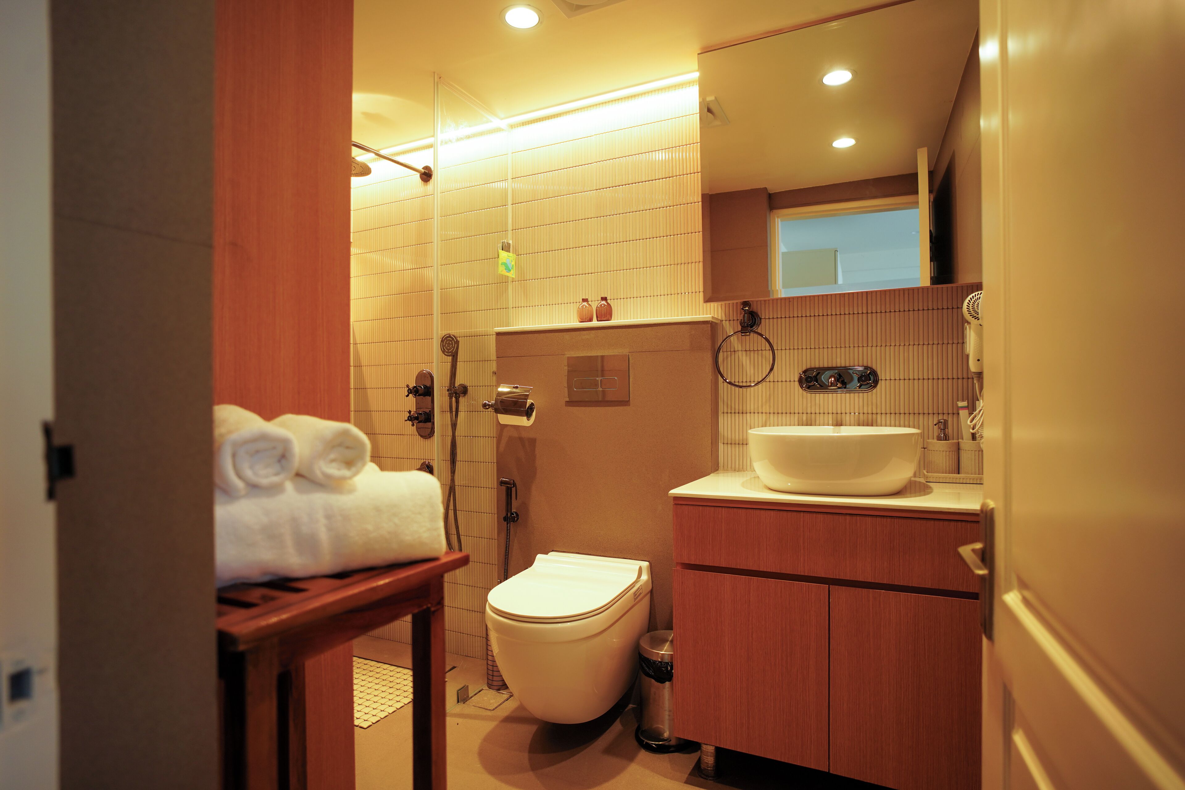 Hårføner, håndklær, såpe og toalettpapir