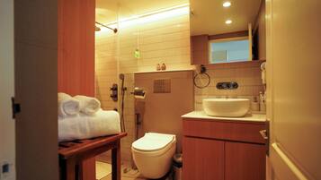 Hårføner, håndklær, såpe og toalettpapir