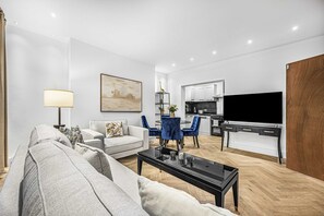 TV, offices - 1-Bed Fitzrovia Flat | Private Patio, Sleeps 4 (London)