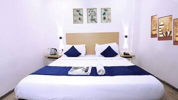 Desk, laptop workspace, free WiFi