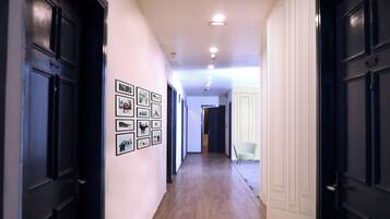 Desk, laptop workspace, free WiFi