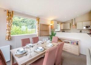 Dining - Foxglove 6 Platinum (Pet) (Bala,)