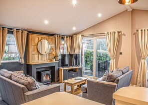 TV - 3 bedroom accommodation in Bala, (Bala,)