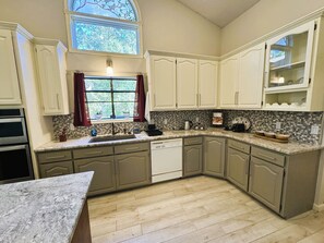 Fridge, microwave, oven, stovetop - Sosegado Place Hot springs Village (Hot Springs Village)