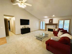 TV, fireplace, ping pong - Sosegado Place Hot springs Village (Hot Springs Village)