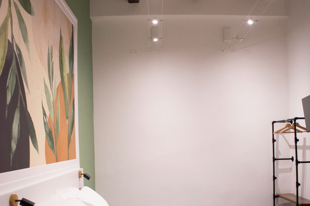 خزنة داخل الغرفة وواي فاي مجانًا