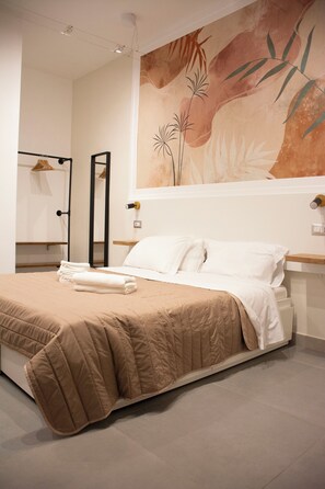 In-room safe, free WiFi - Inner Naples 2.0 (Naples)