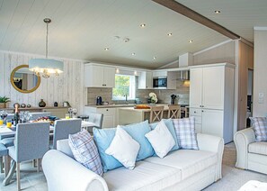 TV - 2 bedroom accommodation in Bala, (Bala,)