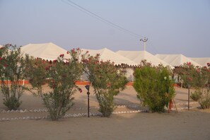 Vista frontal de la propiedad