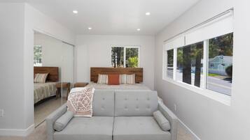 Comfort House, 5 Bedrooms, Patio, Mountain View | Individually decorated, individually furnished, laptop workspace