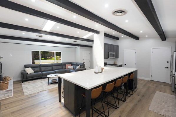 Comfort House, 5 Bedrooms, Patio, Mountain View | In-room dining - Bear Mountain Getaway (Big Bear Lake)