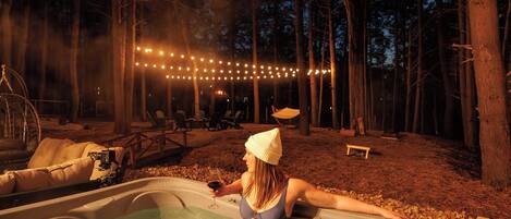 Outdoor spa tub
