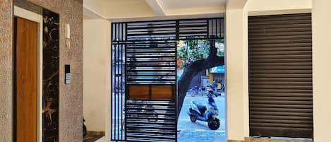 Pintu masuk hartanah