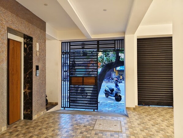 Pintu masuk hartanah