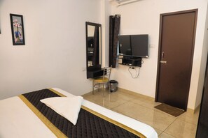 غرفة جونيور مزدوجة | مكتب ومساحة عمل للكمبيوتر المحمول وواي فاي مجانًا