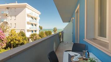 Apartamento família, vista para o mar | Terraço/pátio