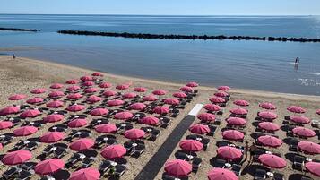 Privatstrand, weißer Sandstrand