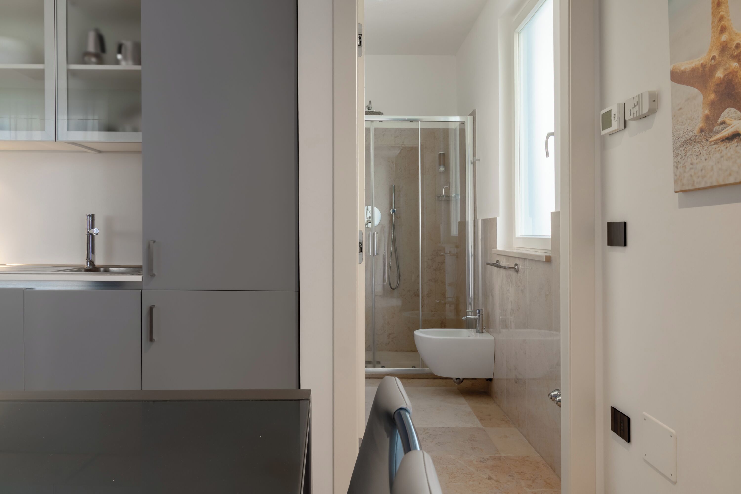Basic Studio | Bathroom | Shower, free toiletries, hair dryer, heated floors
