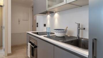 Apartamento luxo, 1 cama King e sofá-cama | Cozinha privada | Geladeira grande, fogão, cooktop, lava-louças