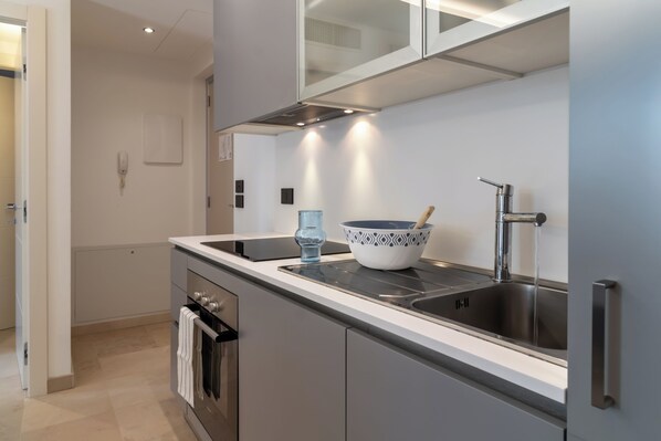 豪華公寓, 1 張特大雙人床及 1 張梳化床 | 私人廚房 | 大型雪櫃/冰箱、焗爐、爐具、洗碗機