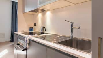 Standard Studio, 1 King Bed | Private kitchen | Full-size fridge, oven, stovetop, dishwasher