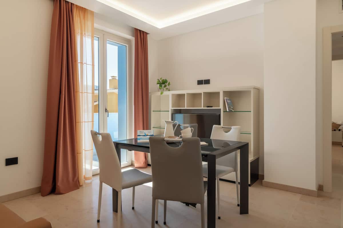 32-inch LCD TV with satellite channels, heated floors