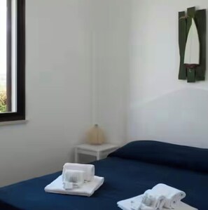 2 chambres, bureau, accès Internet, draps fournis