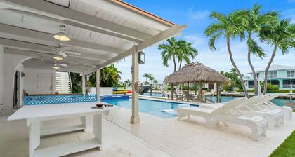 Deep Blue ~ Waterfront Gem ~ Pool ~ Kayaks ~ Dock