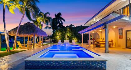 Deep Blue ~ Waterfront Gem ~ Pool ~ Kayaks ~ Dock