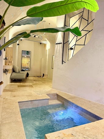 Interior. Apartment with jacuzzi