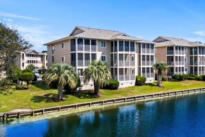 Exterior - 2 bedroom 2 bath condo. Sleeps 7. Walking distance to beach. Outdoor pool. (North Myrtle Beach)